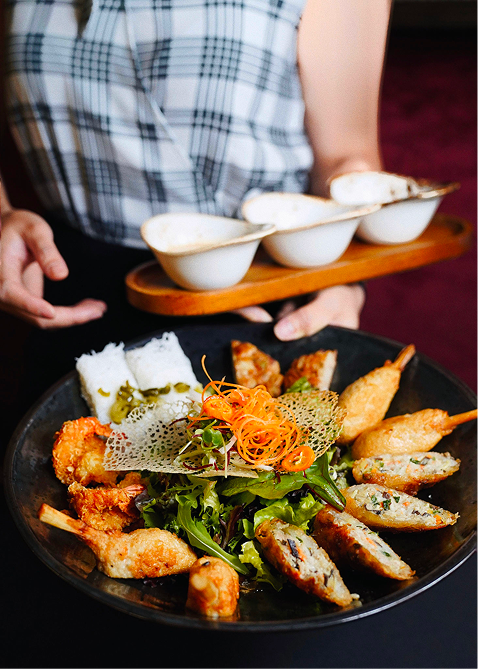 Plates Table Serving Showcase